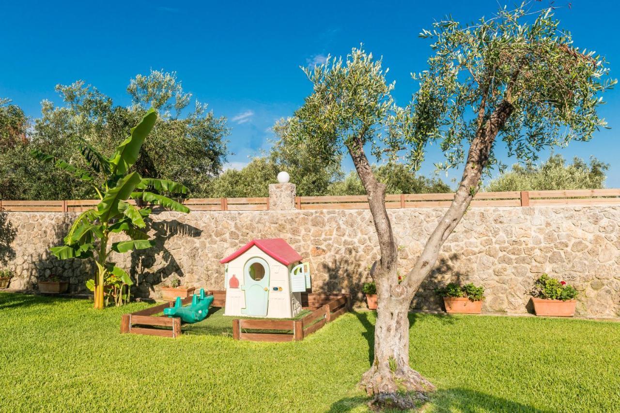 Villa Maxim With Private Pool & Tennis Court Halikounas Екстериор снимка